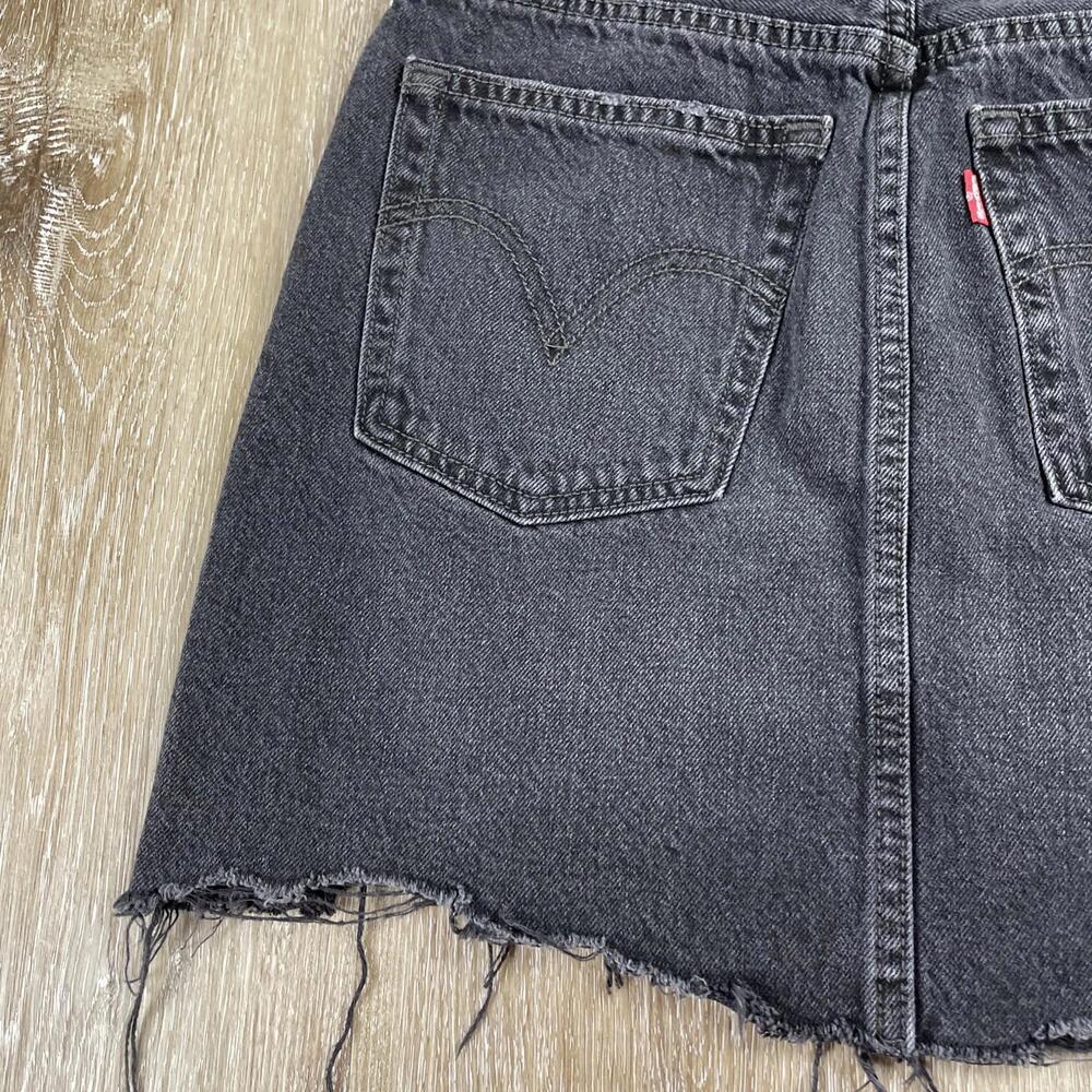 Levi’s Premium Black Denim Skirt W24 Raw Hem Grunge Chain PC9 34963-0027 - Picture 13 of 16